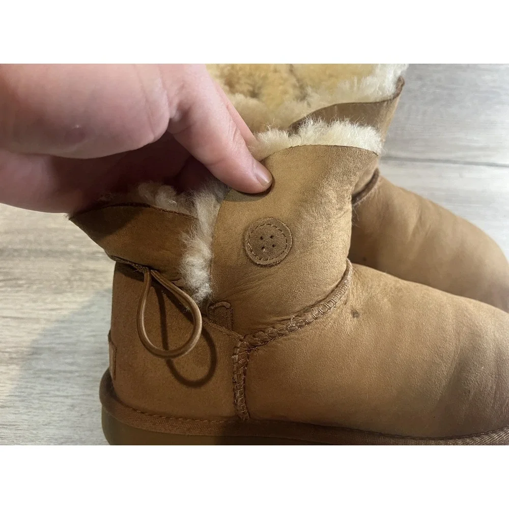 Ugg‎ Mini Bailey Button II 1016422 Women Boots Size 7 Chestnut Shoes READ
